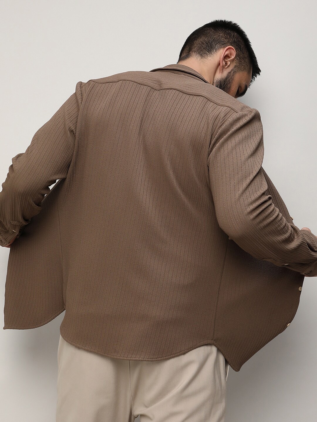 043136b0-f66b-44e3-a933-6e8b42a2e5bd1710256687585CampusSutraMenClassicOpaqueCheckedCasualShirt5