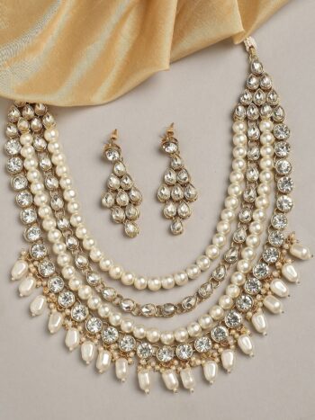 OOMPH Kundan Studded & Pearl Beaded Jadau Jewellery Set